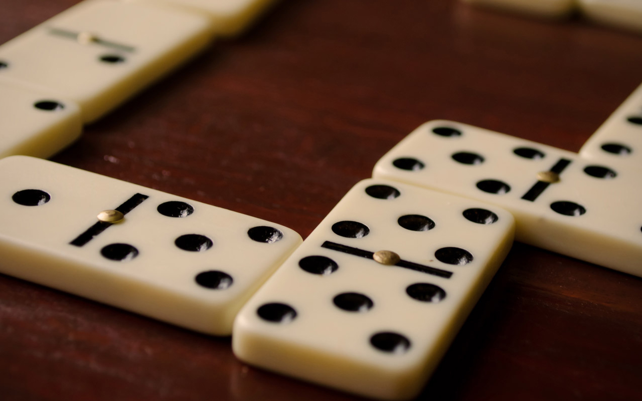 Langkah Hitung Kartu Musuh di Domino Online Dengan Jeli